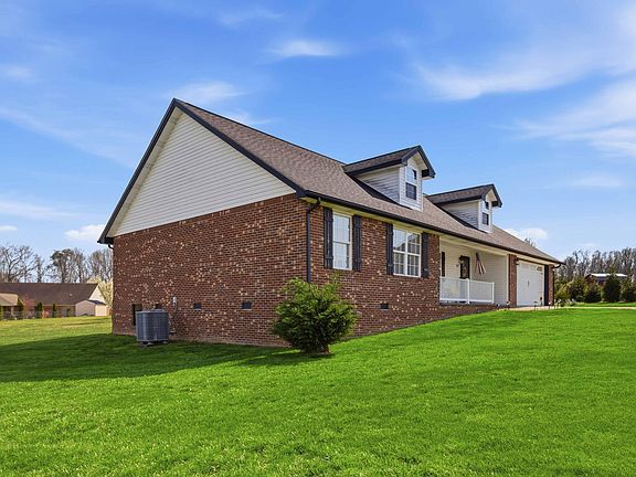 5th image of 517 Whisper Woods Dr