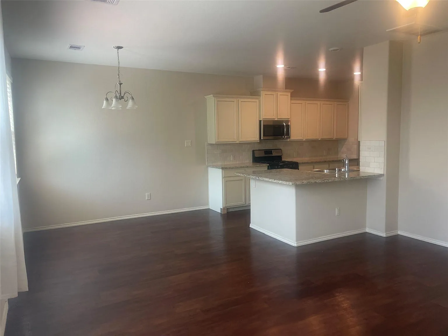 3 bed, 2.5 bath, 1706 sqft, $2,100 — Photo 4