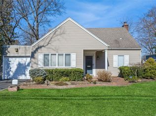 184 E Rockaway Rd, Hewlett, NY 11557