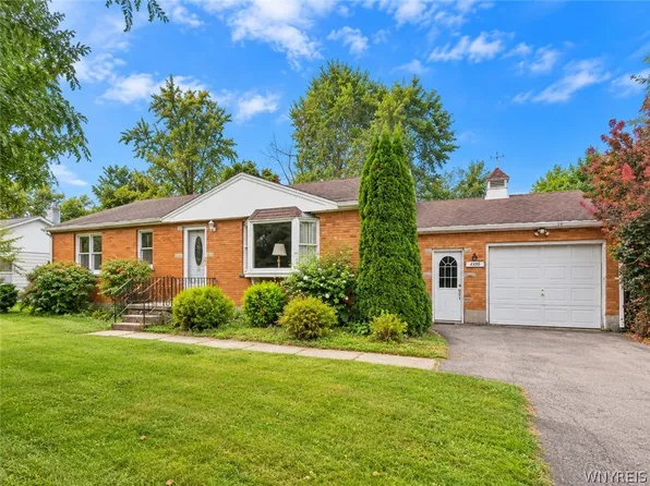 4596 Creek Rd, Lewiston, NY 14092