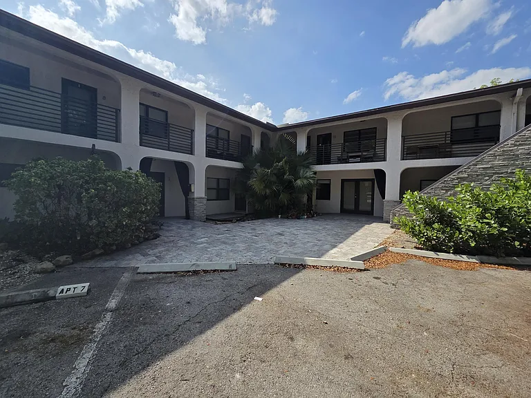 1109 E Broward Blvd #12 — Photo 14