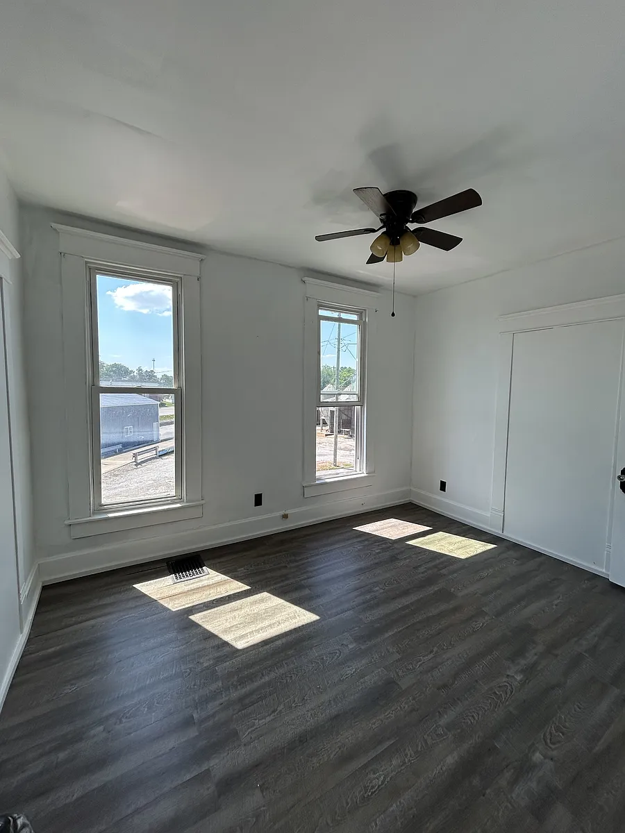 Building Photo - 206 4th St #2