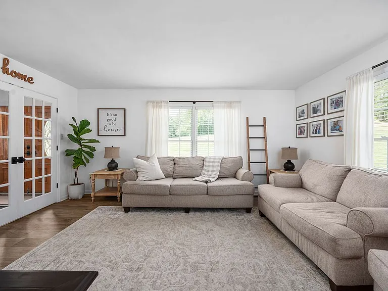 6 Roseville Ct — Photo 4