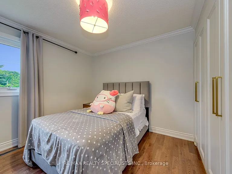 1499 Ravensmoor Cres — Photo 35