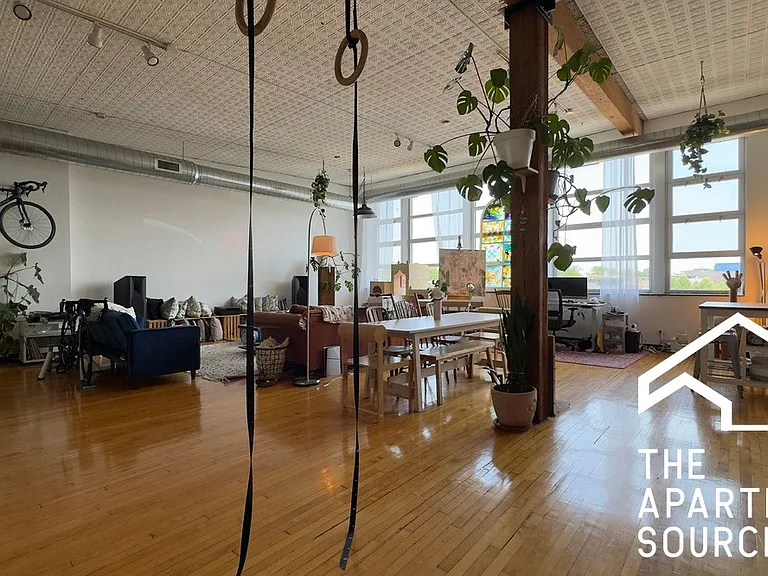 2416 W North Ave #4 — Photo 2