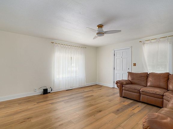 5th image of 2620 W Chestnut Street