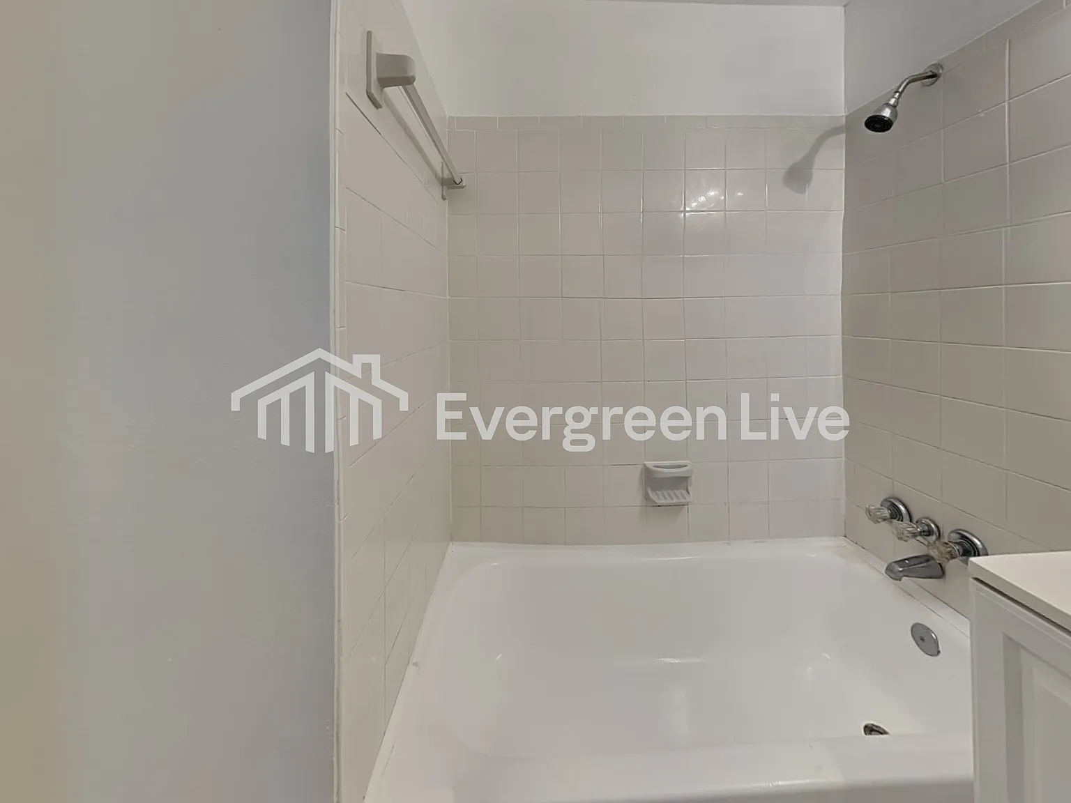 3 bed, 1.5 bath, 1134 sqft, $1,345 — Photo 2
