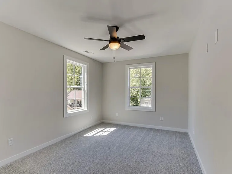 734 Lee St — Photo 18