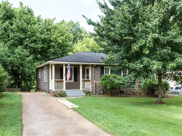1640 Belle Isle Cir NE — Photo 32