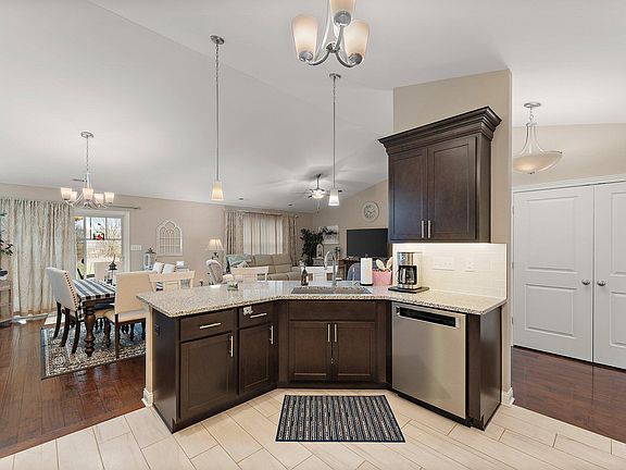 5th image of 13873 Breakwater Ln