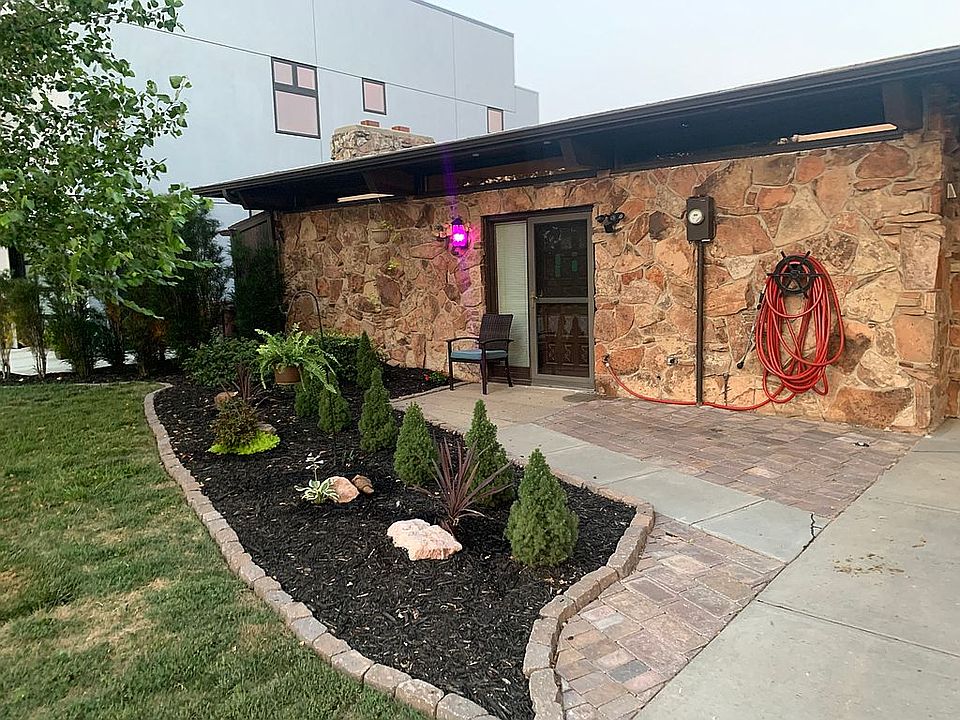 1st image of 272 W Lakeshore Dr