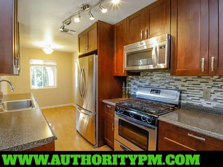 2129 Comet St — Photo 9