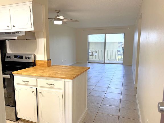 4th image of 207 Riverbend Dr #207