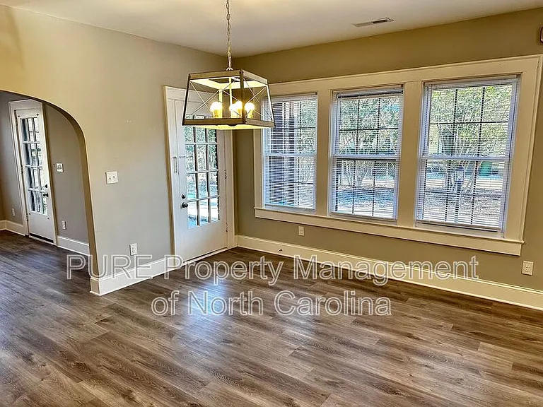 708 Union St S — Photo 11
