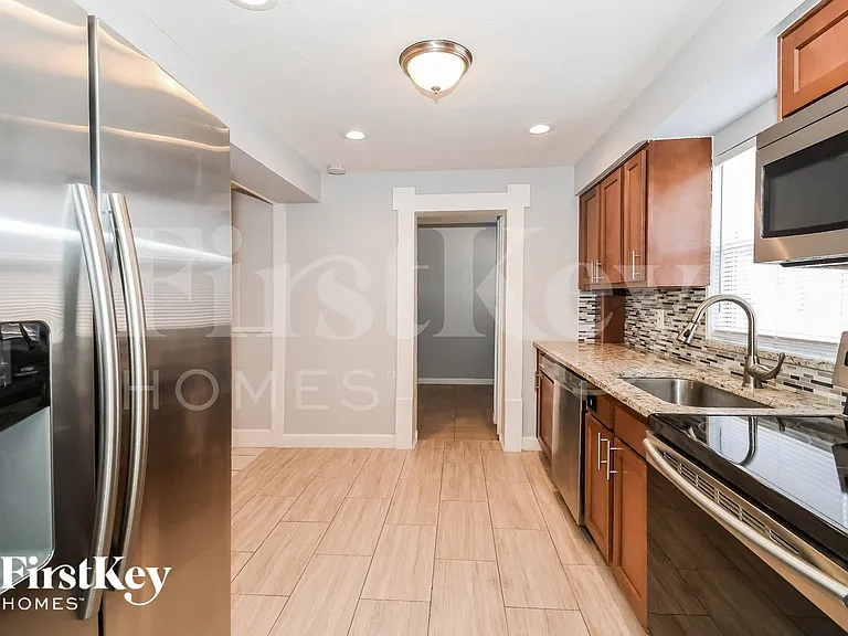 451 Gano Ct — Photo 8