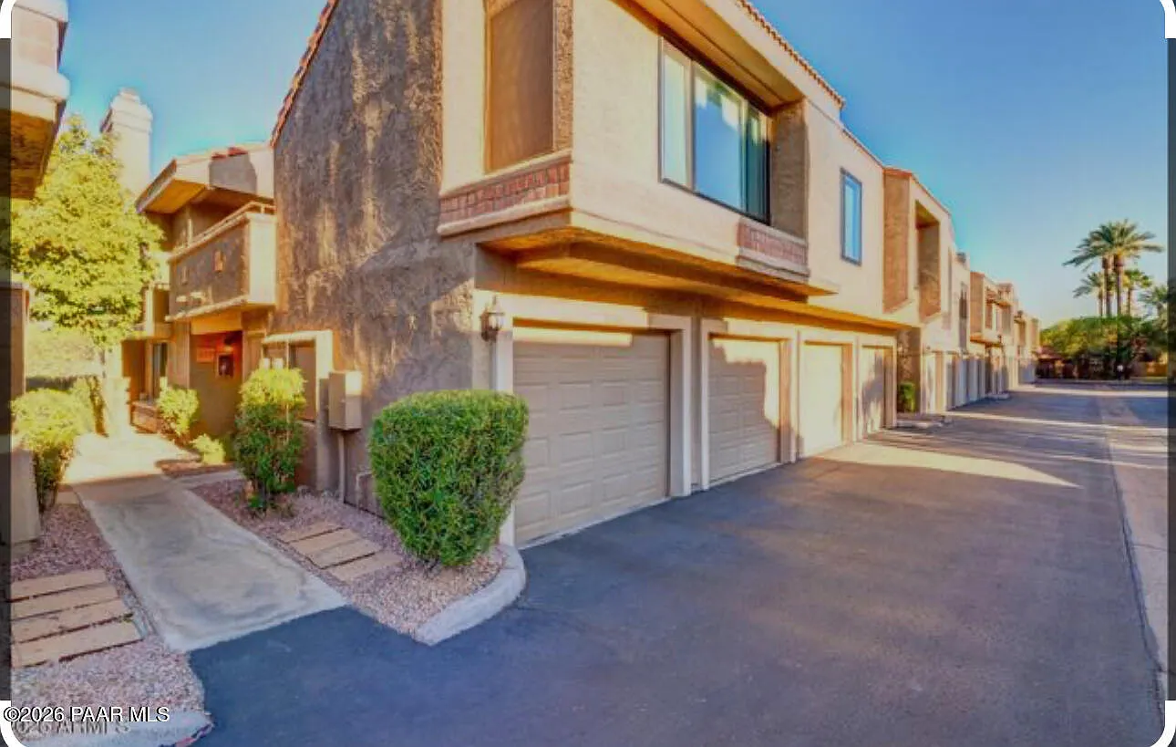 2 bed, 2.0 bath, 1000 sqft, $2,300 — Photo 2