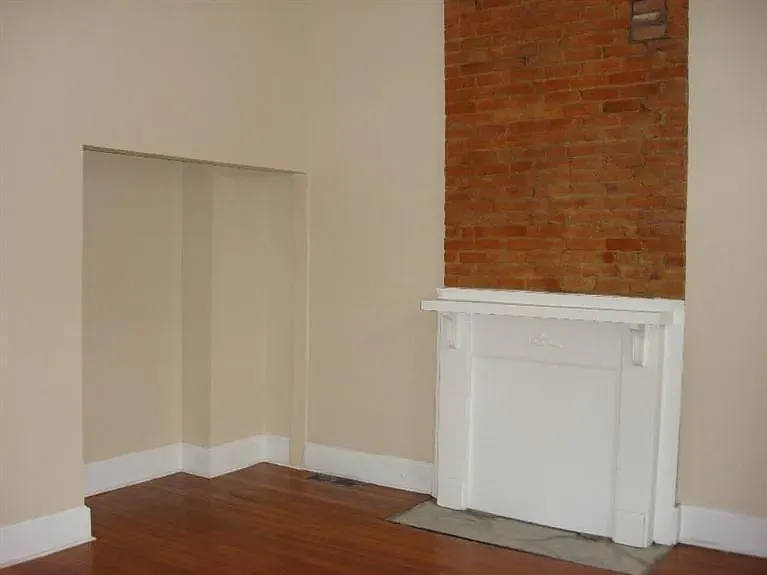 2243 Victor St — Photo 5