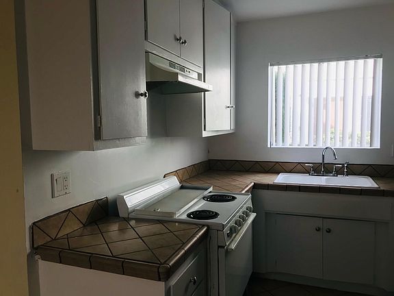 5th image of 13311 Kornblum Ave