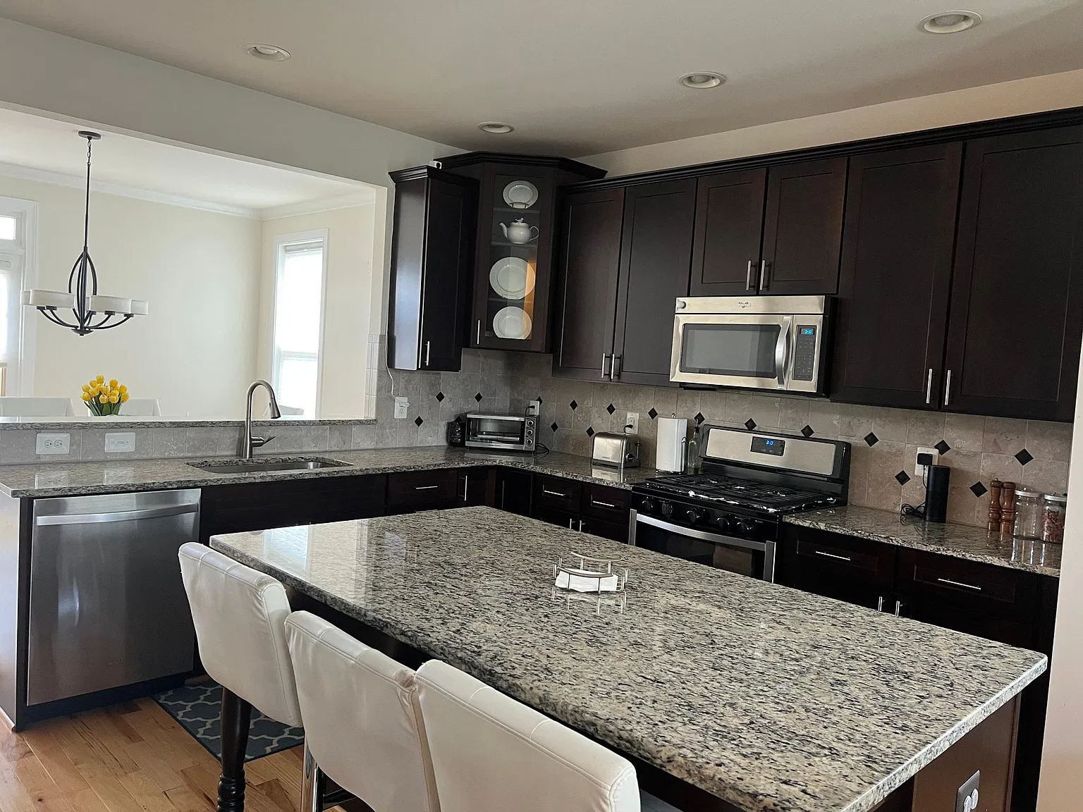 4 bed, 4.5 bath, 2760 sqft, $3,600 — Photo 3