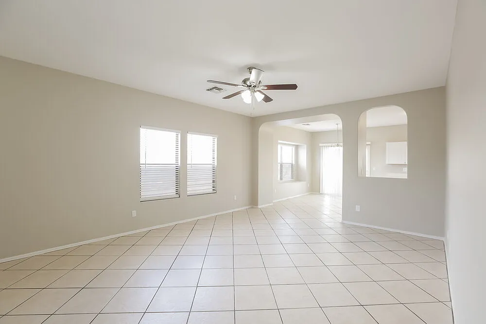 3 bed, 2.0 bath, 1392 sqft, $2,405 — Photo 3