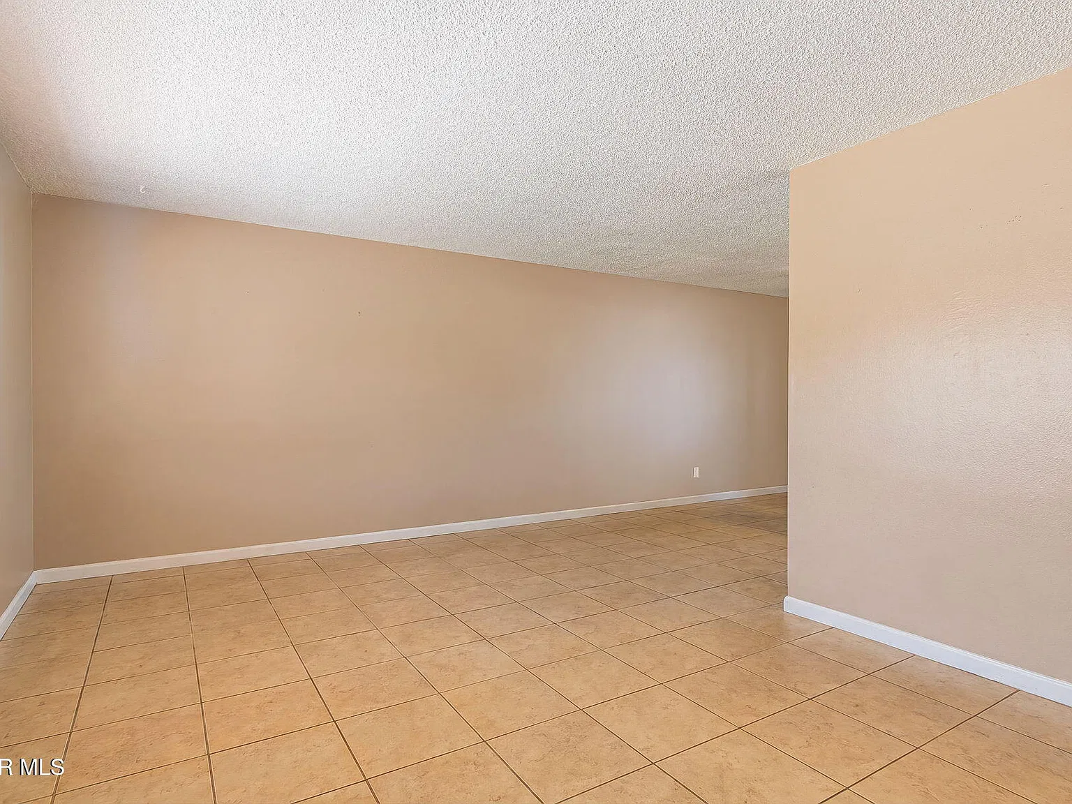 3 bed, 3.0 bath, 1488 sqft, $1,600 — Photo 4