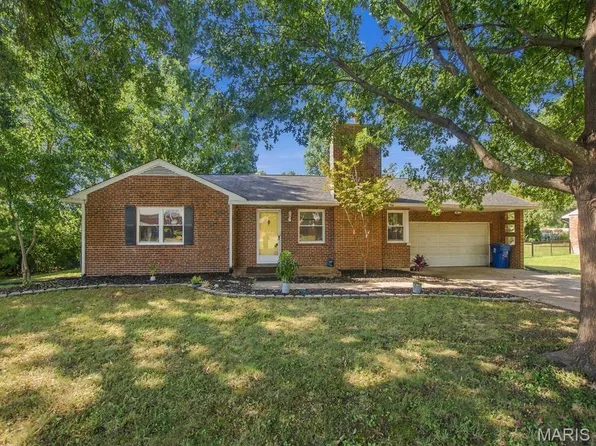 10012 Carolynne Dr, Saint Louis, MO 63128