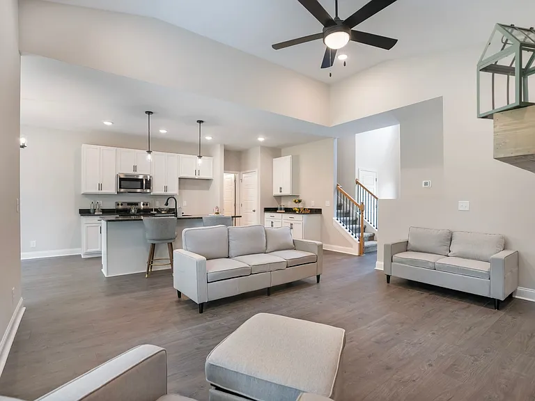 3601 Westlake Dr — Photo 2