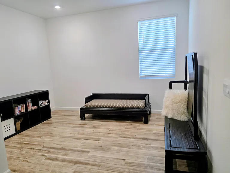Utility room for
-Home office
-Home Gym
-Entertainment/game room