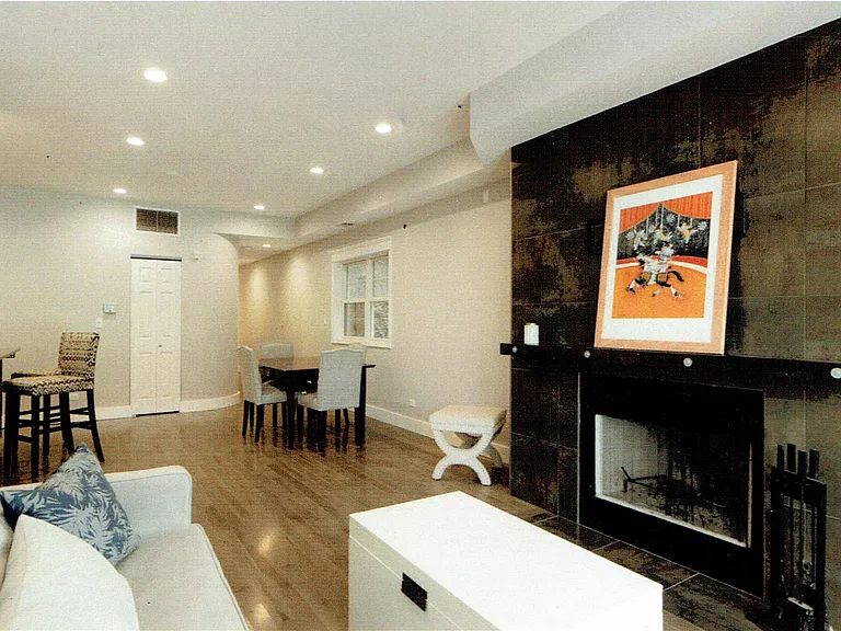 1048 W Fulton Market #3 — Photo 4