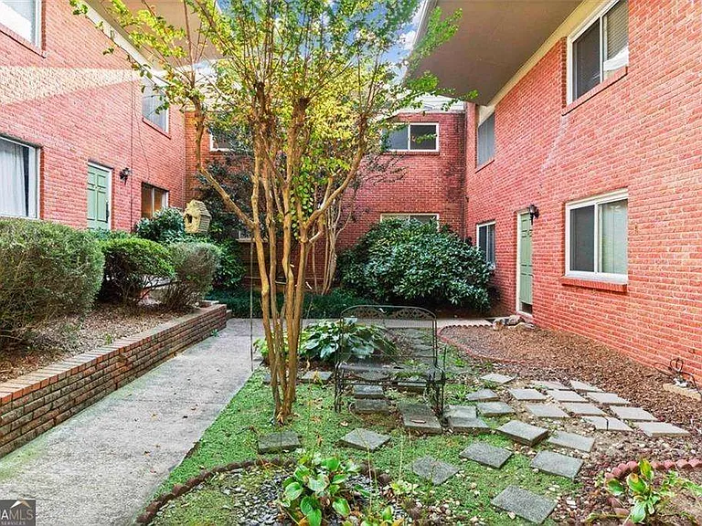 1822 N Rock Spgs NE #7 — Photo 20