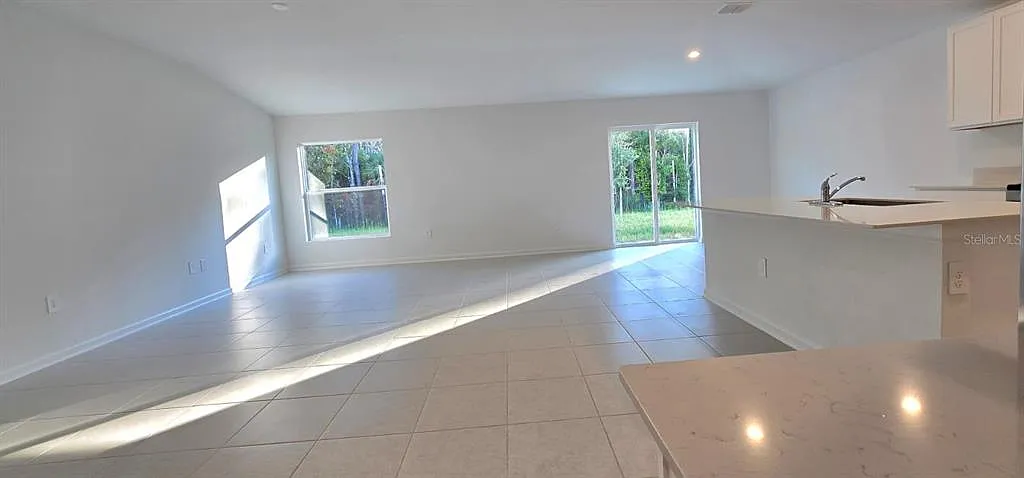 4 bed, 2.0 bath, 2250 sqft, $2,200 — Photo 3
