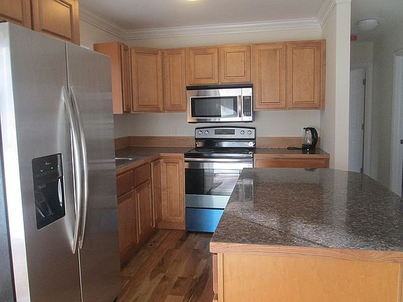 4th image of 32 Barbara Ln