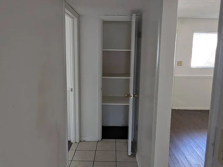 727 E 800 N #4 — Photo 14
