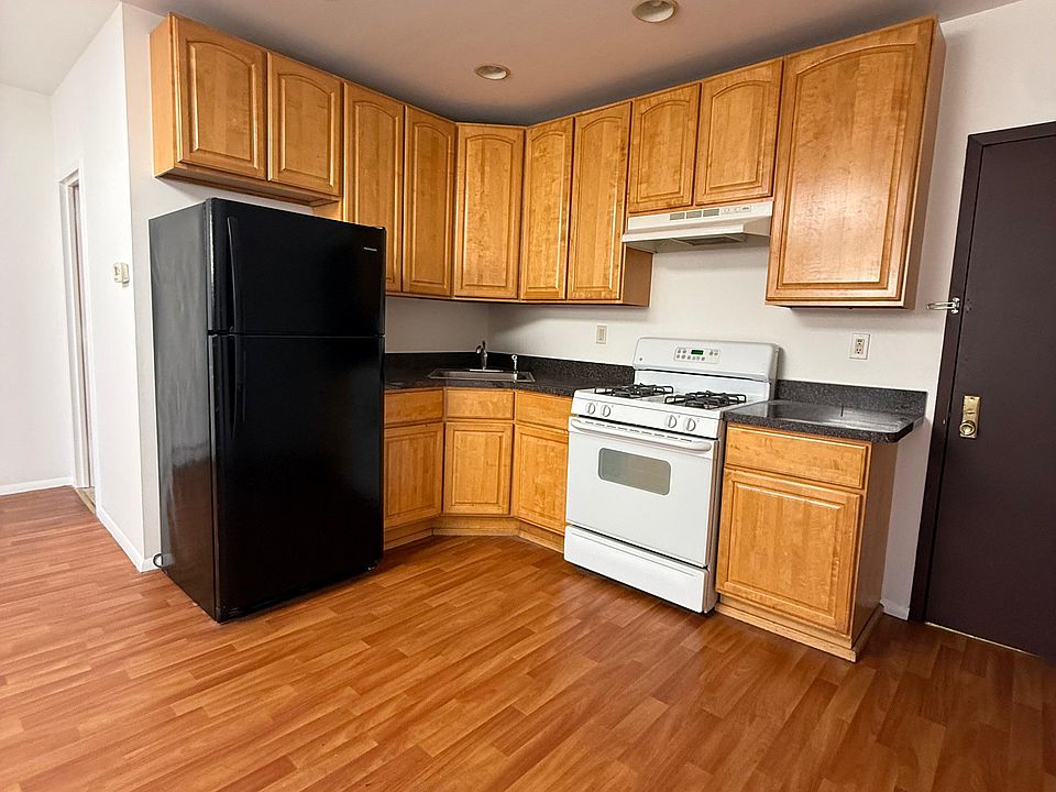 1st image of 7807 Myrtle Ave #2