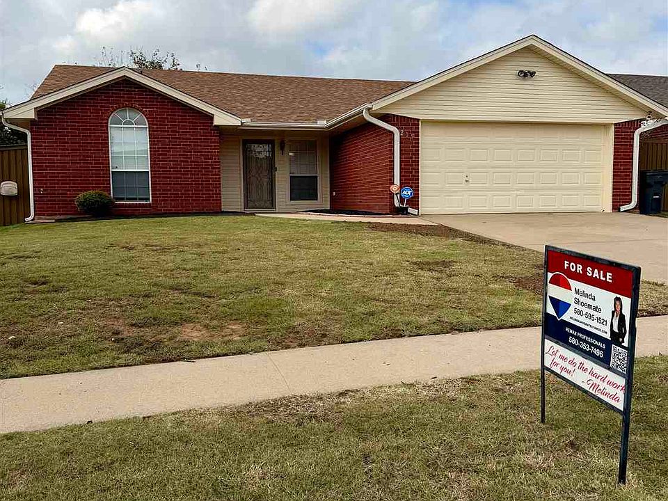 1st image of 205 SE Heather Ln