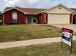 205 SE Heather Ln, Lawton, OK 73501