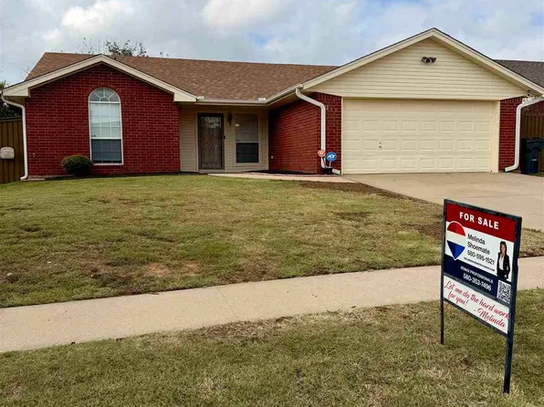 205 SE Heather Ln, Lawton, OK 73501