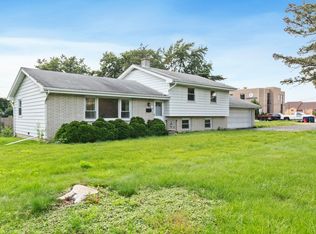 123 Ogden Ave, Clarendon Hills, IL 60514