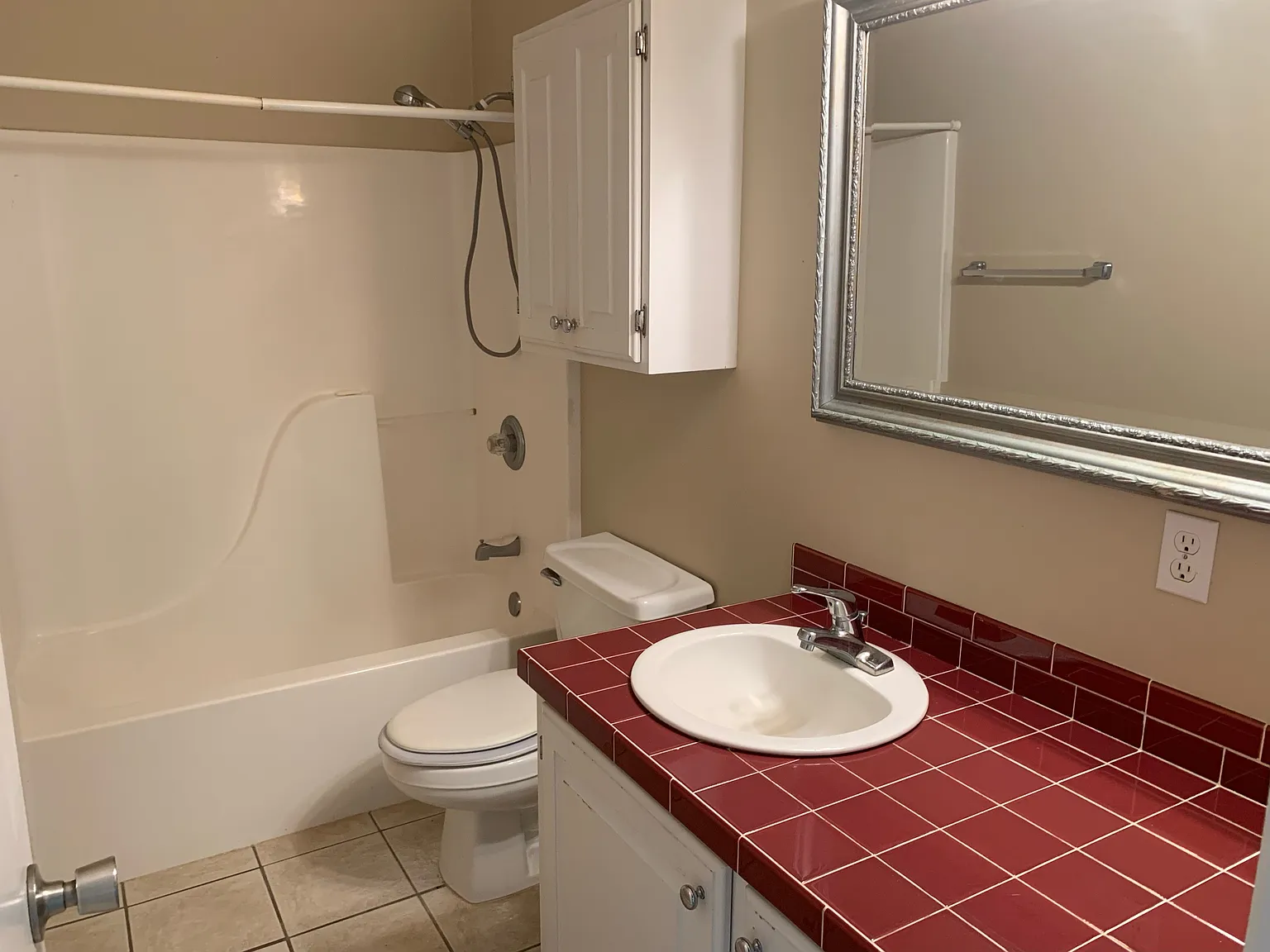 2 bed, 900 sqft, $1,100 — Photo 3