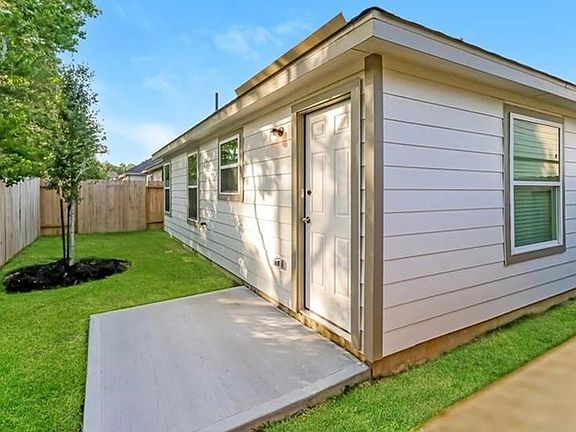 2nd image of 1048 Burkes Ridge Trl