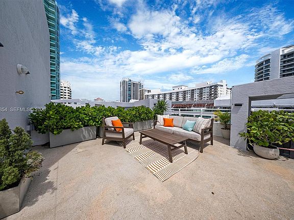 2nd image of 5970 Indian Creek Dr #Penthouse 4
