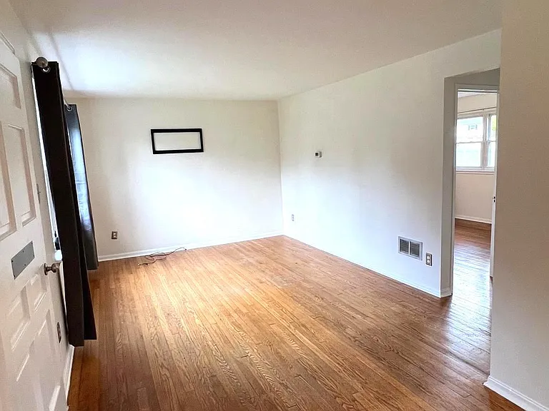 1907 Columbia Ave — Photo 2