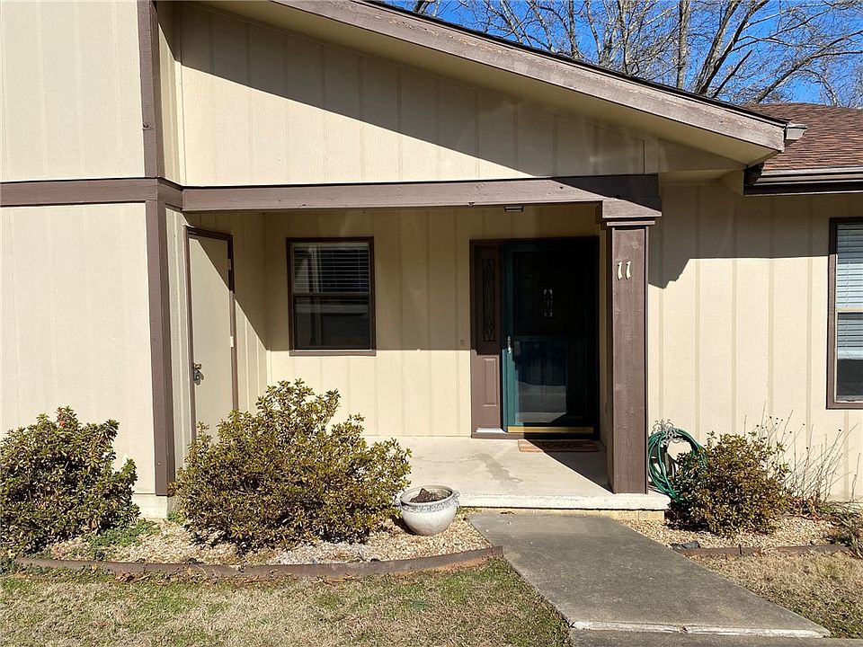 1st image of 11 Eleanor Ln