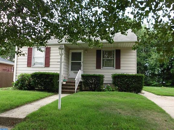 3rd image of 829 Moorland Ave