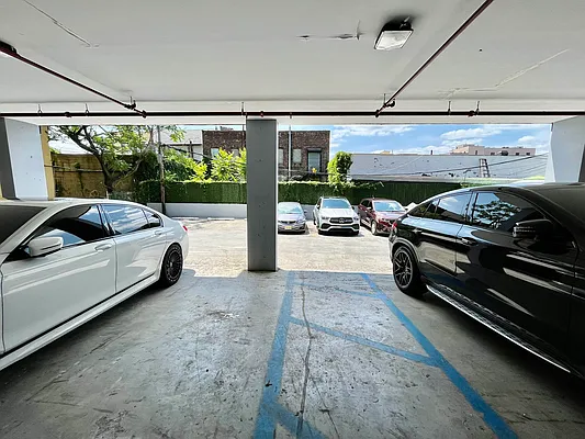 Rented by Bruma Realty LLC | media 9