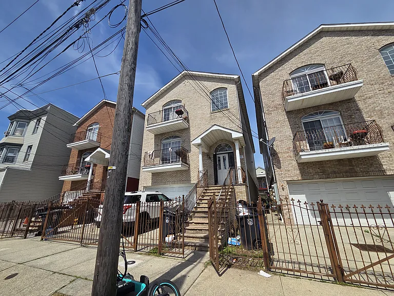 124 2nd St #1 — Photo 8