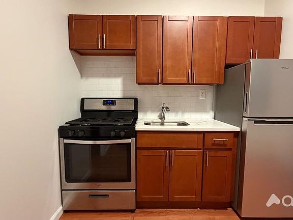 3rd image of 199 Henry St APT 3