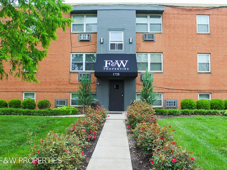 LongView Apartments — Photo 1