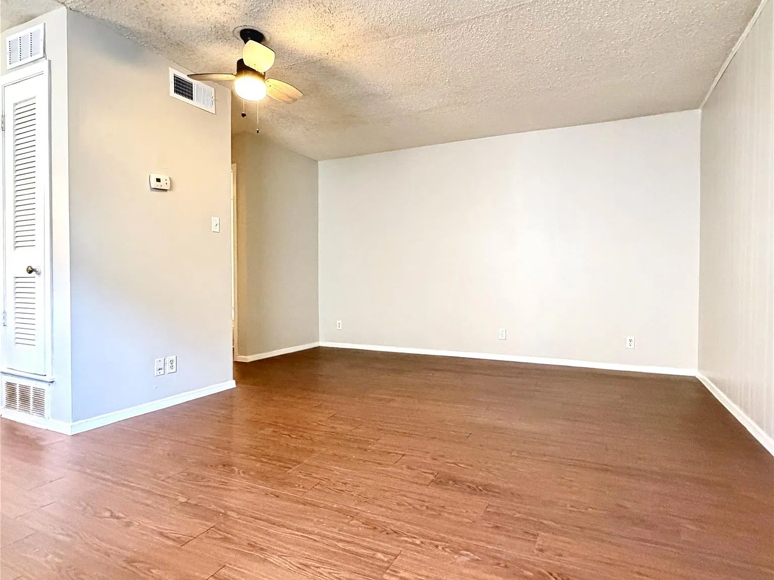 Studio, 1.0 bath, 400 sqft, $795 — Photo 2