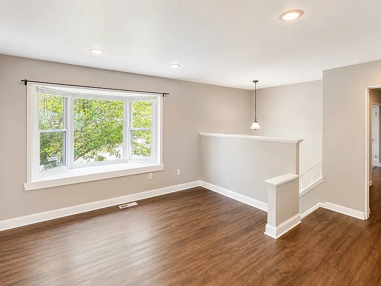 1431 Meadow Dr — Photo 5